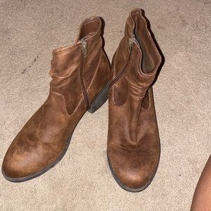Brown ankle boots, size 8
